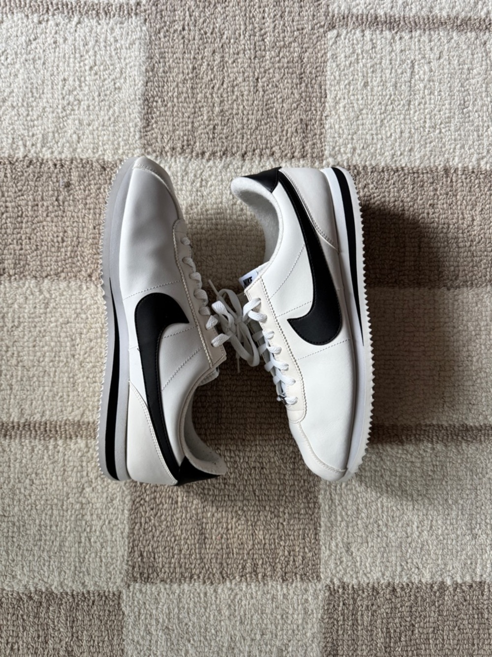 Nike Men’s Leather Sneakers in White and Black